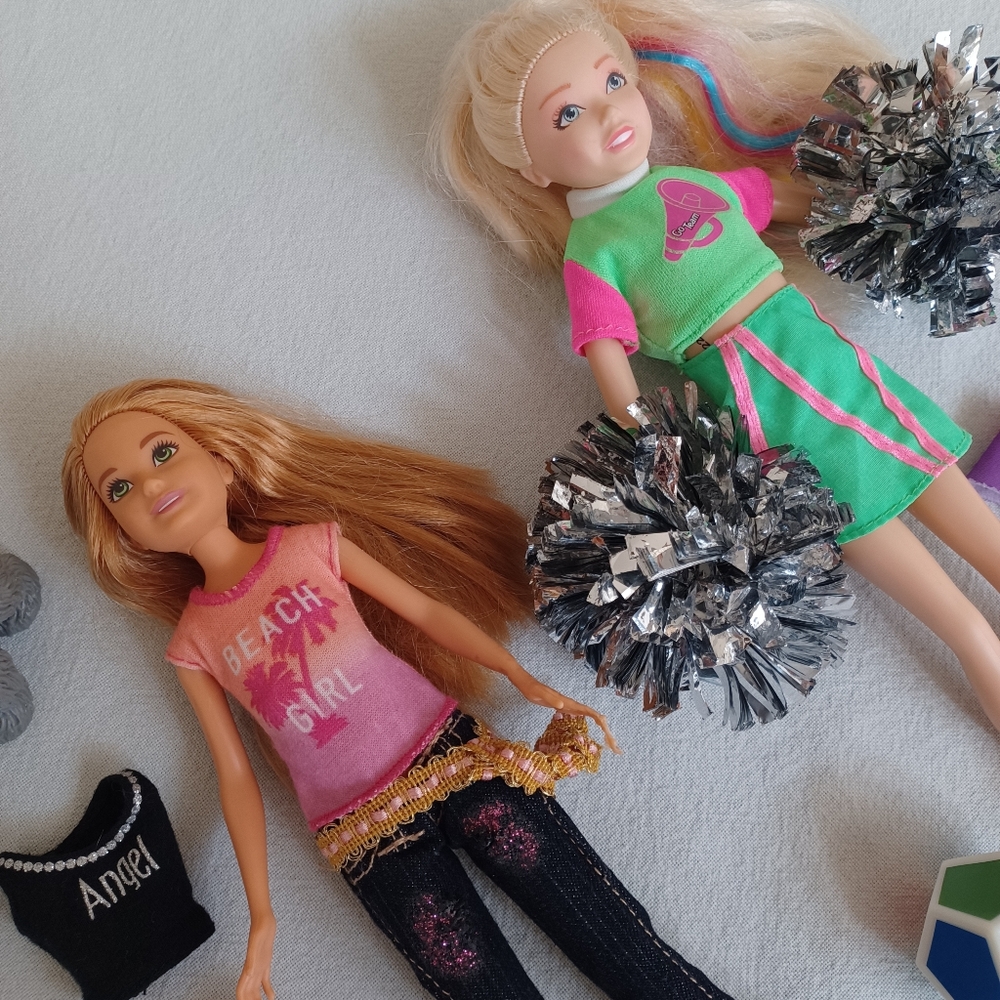 Barbie Doll Cheerleader Set with Outfits - Picture 8 of 14